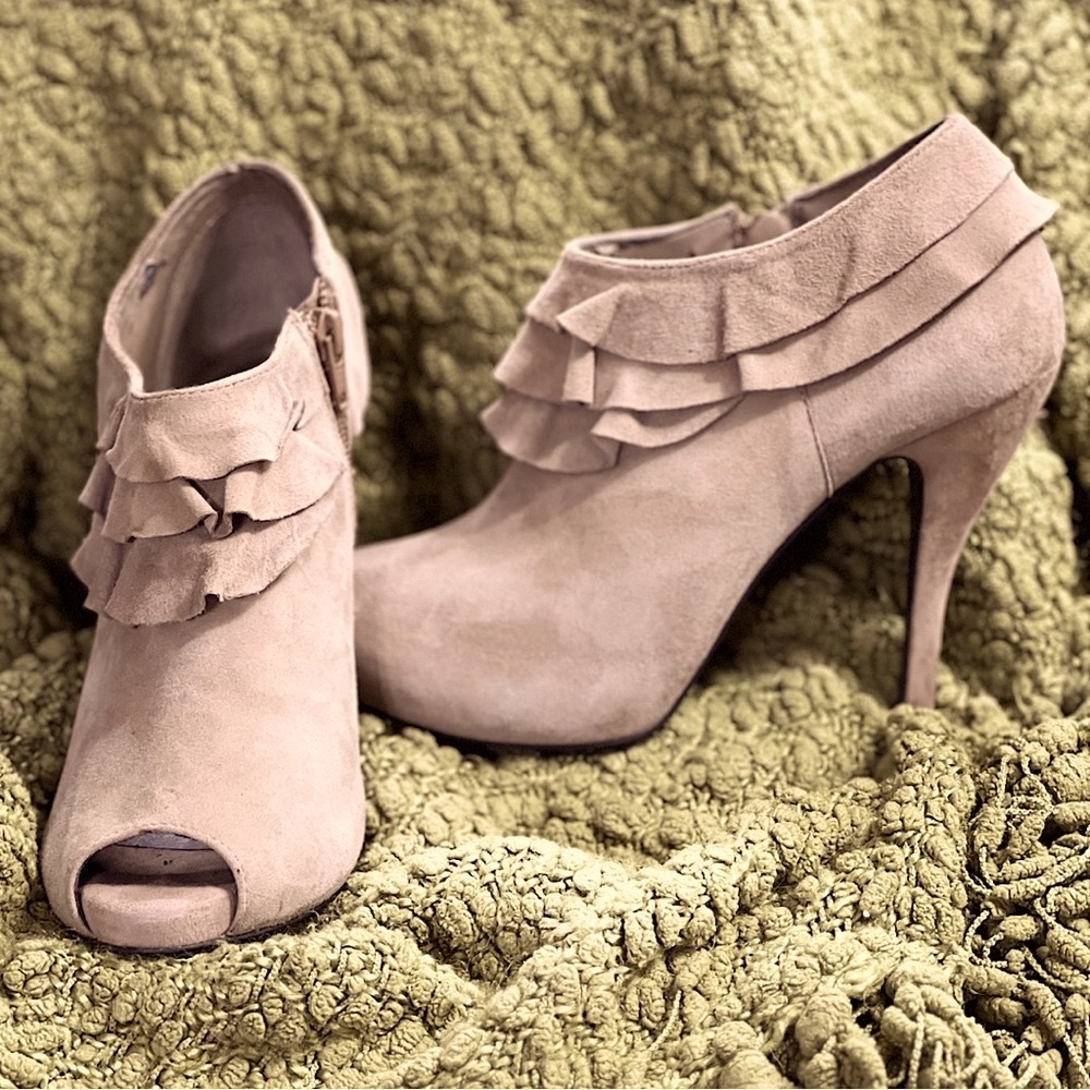 Gianni Bini Suede Leather Bootie Heels ~ Size 8